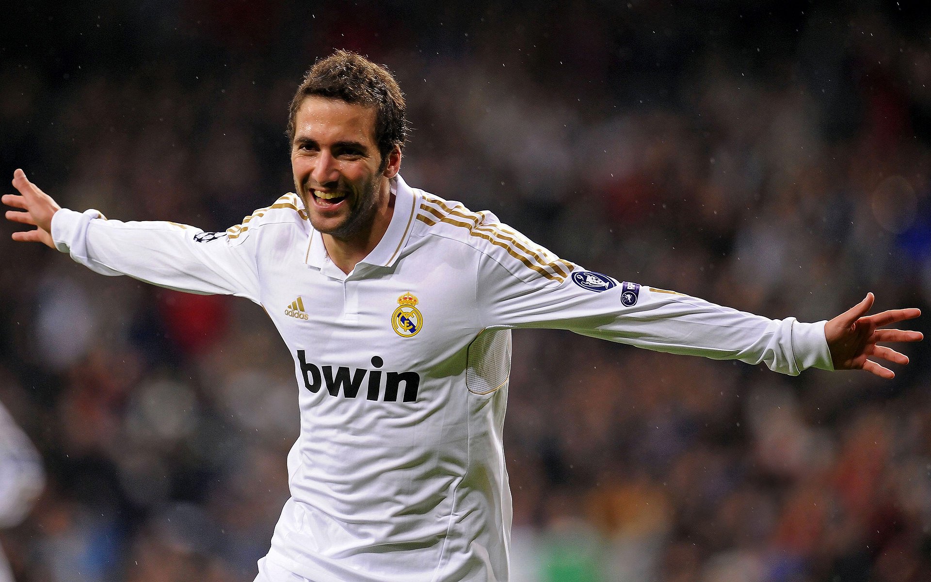 AYX SPORTS-隆多尼亚在最新一场比赛中赢得胜利，隆多比赛录像